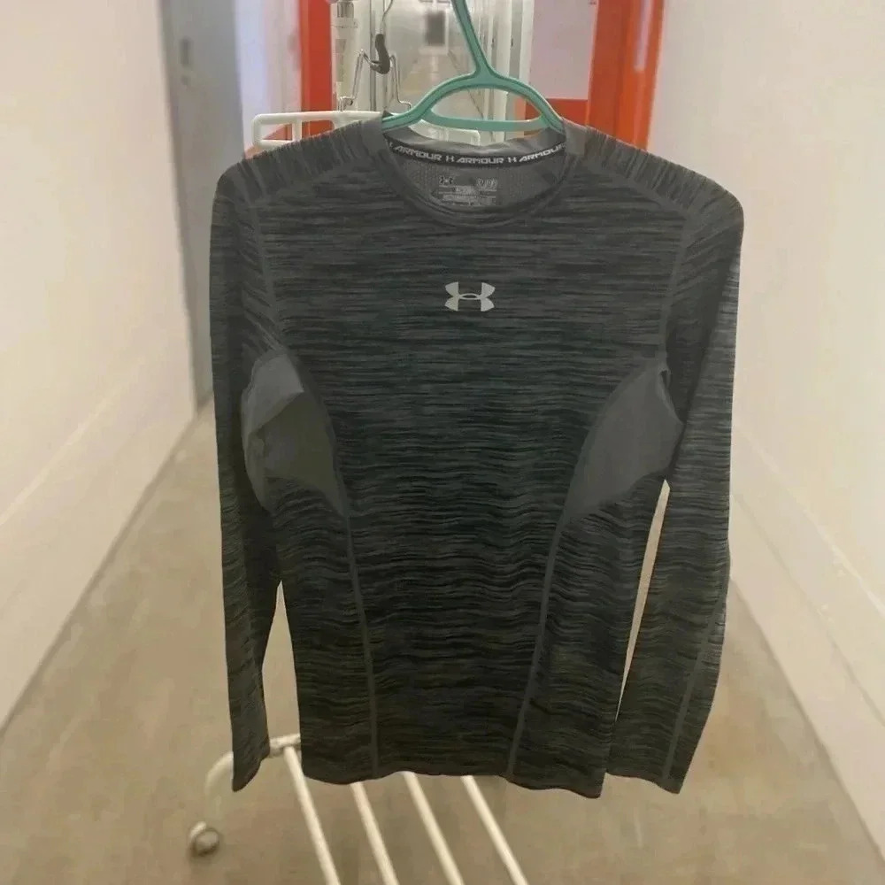 Under Armour  top